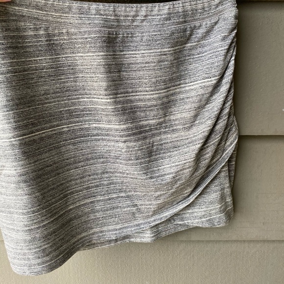 Garage gray and white tight skirt - Picture 4 of 4